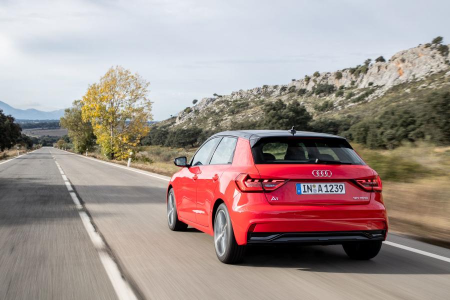  Audi A1 Sportback 30 TFSI Advanced 2018 года  (WW) (фото 11 из 16)